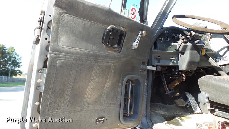 image for item DC2562 1998 Mack CH613 seed tender truck