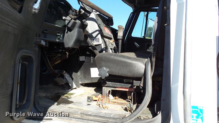 image for item DC2562 1998 Mack CH613 seed tender truck