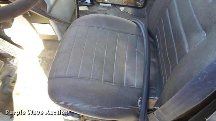 image for item DC2562 1998 Mack CH613 seed tender truck