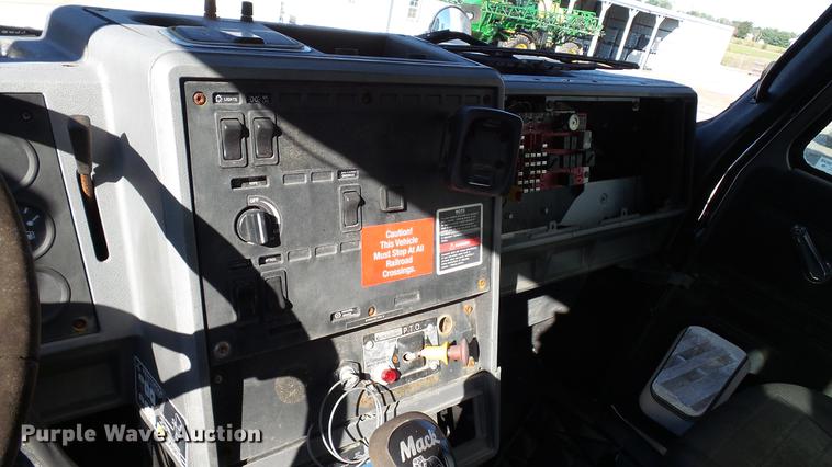 image for item DC2562 1998 Mack CH613 seed tender truck