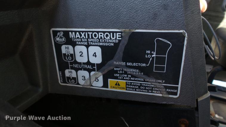 image for item DC2562 1998 Mack CH613 seed tender truck