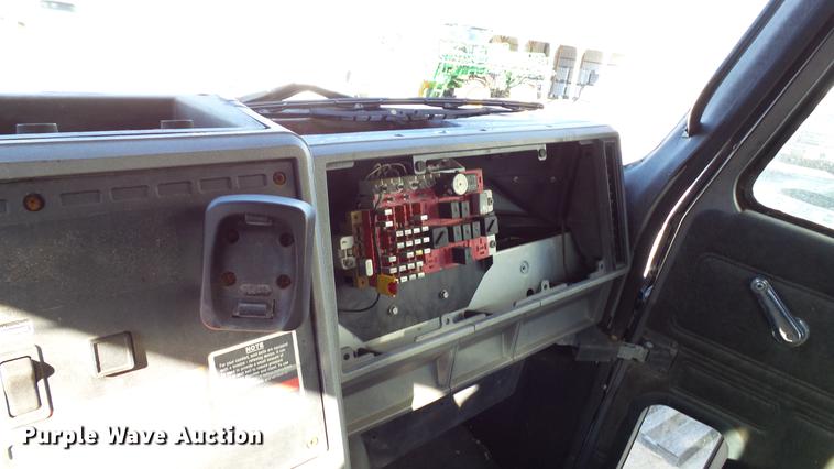 image for item DC2562 1998 Mack CH613 seed tender truck