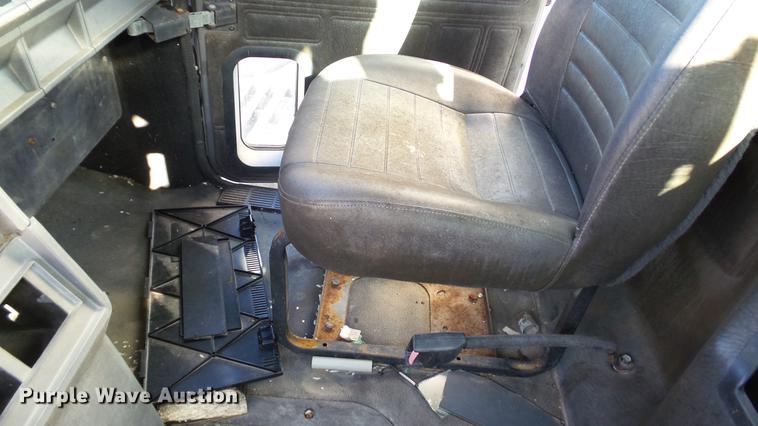 image for item DC2562 1998 Mack CH613 seed tender truck