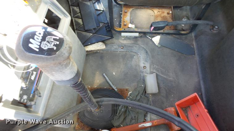 image for item DC2562 1998 Mack CH613 seed tender truck