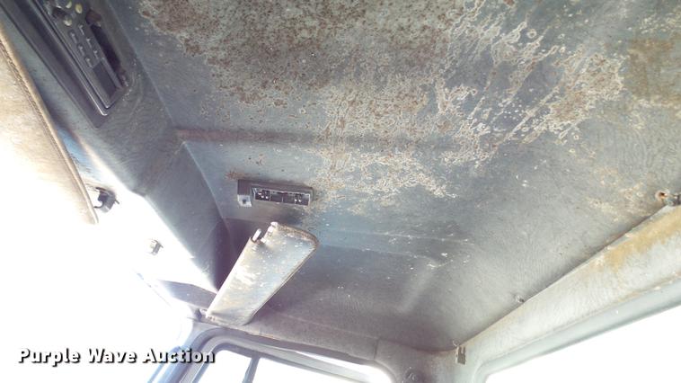 image for item DC2562 1998 Mack CH613 seed tender truck