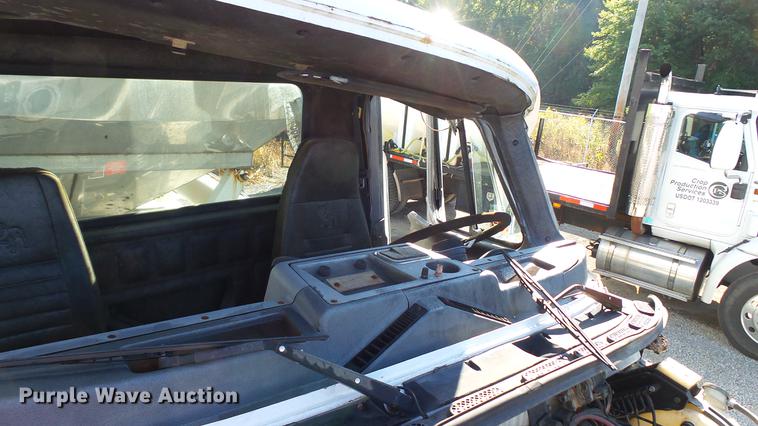 image for item DC2562 1998 Mack CH613 seed tender truck