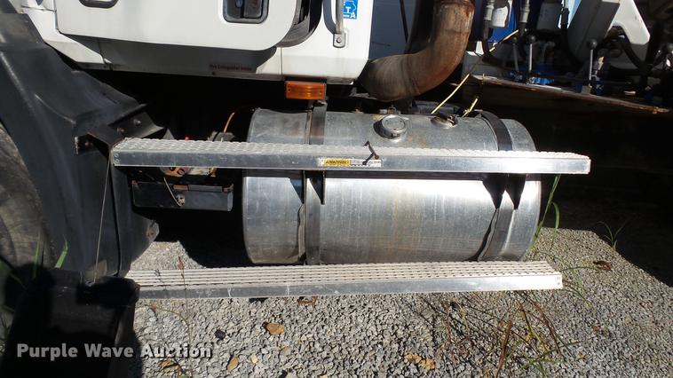 image for item DC2562 1998 Mack CH613 seed tender truck