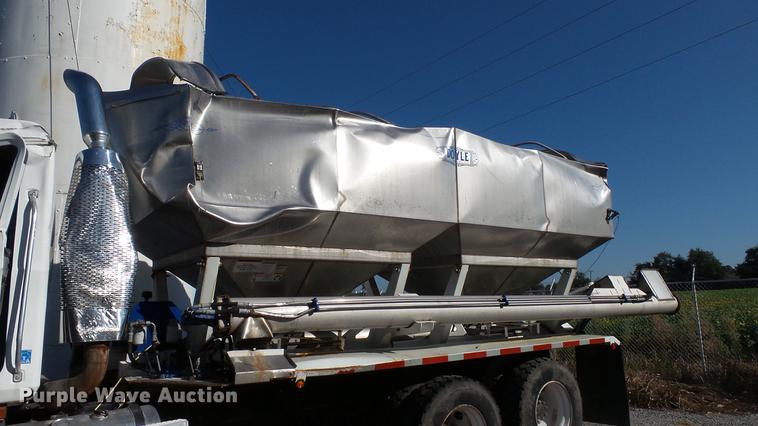 image for item DC2562 1998 Mack CH613 seed tender truck