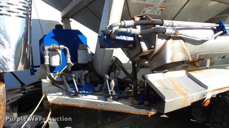 image for item DC2562 1998 Mack CH613 seed tender truck