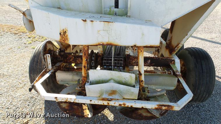 image for item DC2563 Willmar spreader