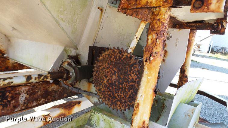 image for item DC2563 Willmar spreader