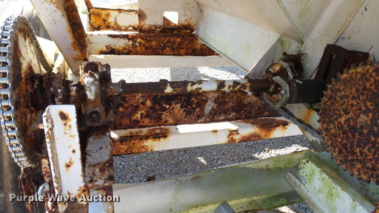 image for item DC2563 Willmar spreader