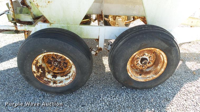 image for item DC2563 Willmar spreader