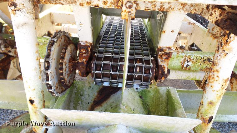 image for item DC2564 Willmar spreader