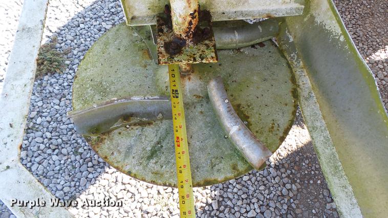 image for item DC2564 Willmar spreader