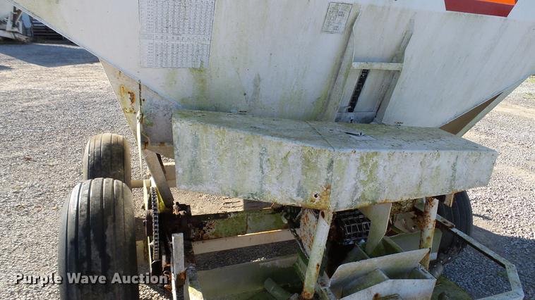 image for item DC2564 Willmar spreader