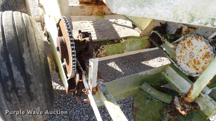 image for item DC2564 Willmar spreader