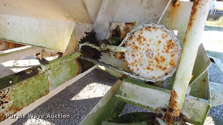 image for item DC2564 Willmar spreader