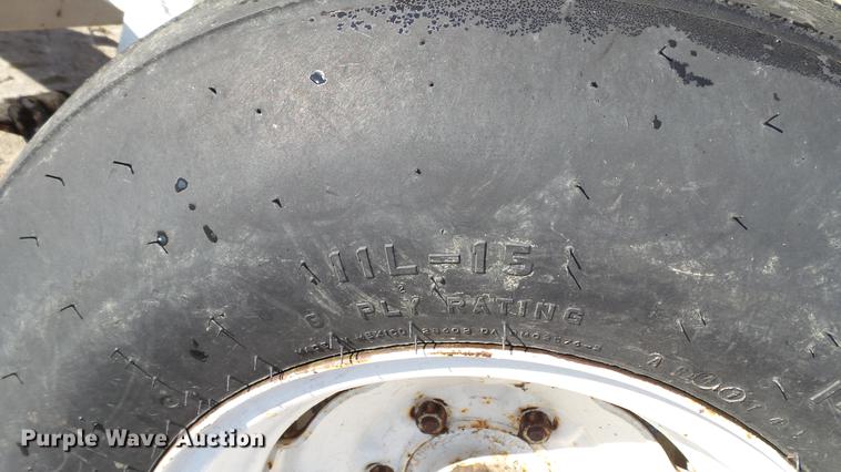 image for item DC2564 Willmar spreader