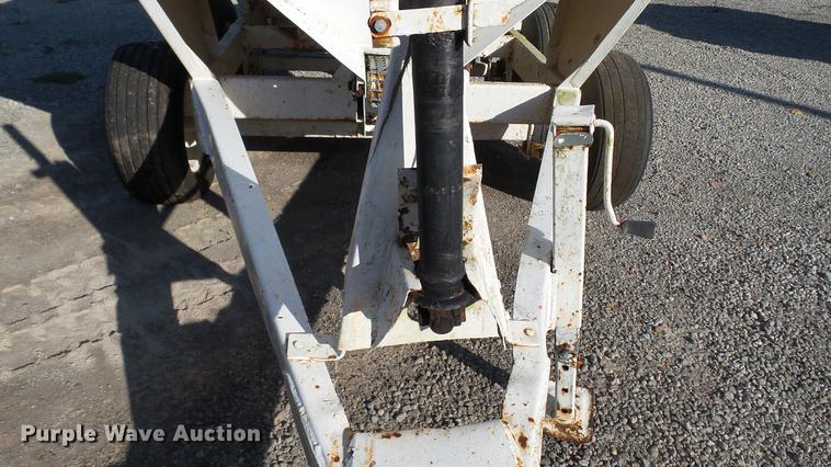 image for item DC2564 Willmar spreader