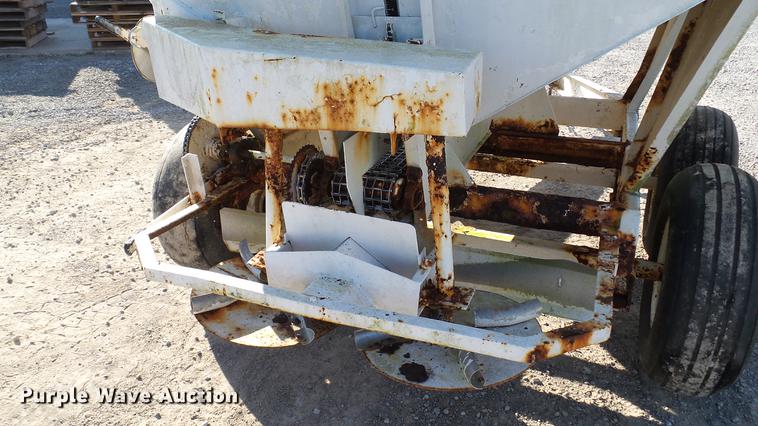 image for item DC2565 Willmar spreader