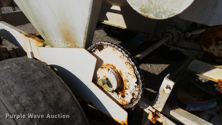 image for item DC2565 Willmar spreader