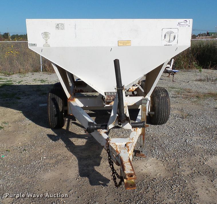 image for item DC2566 Willmar spreader