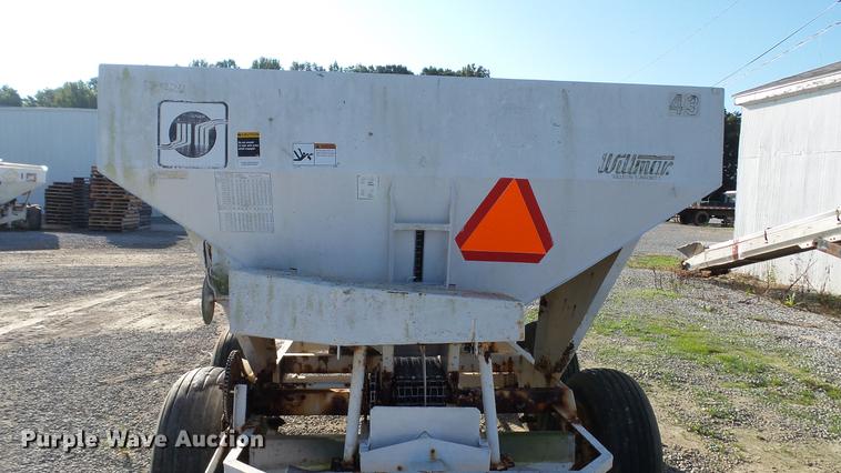 image for item DC2566 Willmar spreader