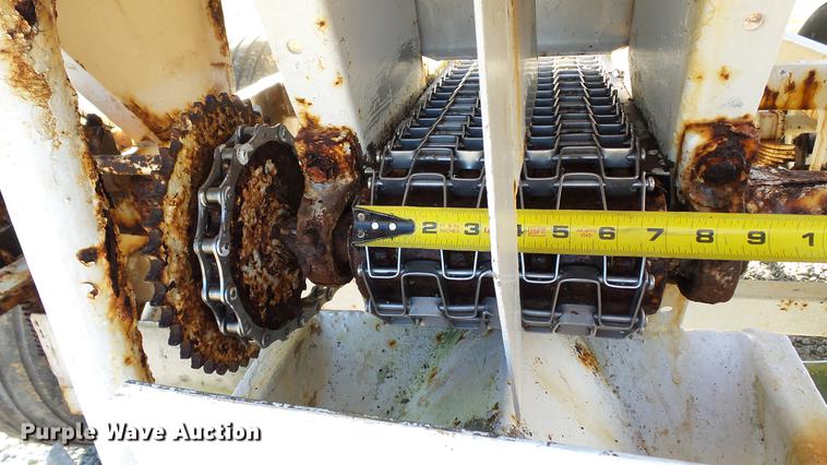 image for item DC2566 Willmar spreader