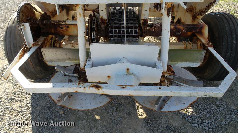 image for item DC2566 Willmar spreader