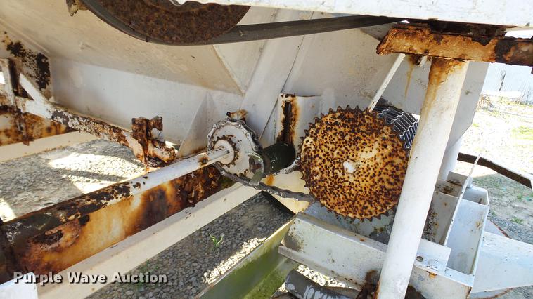 image for item DC2566 Willmar spreader