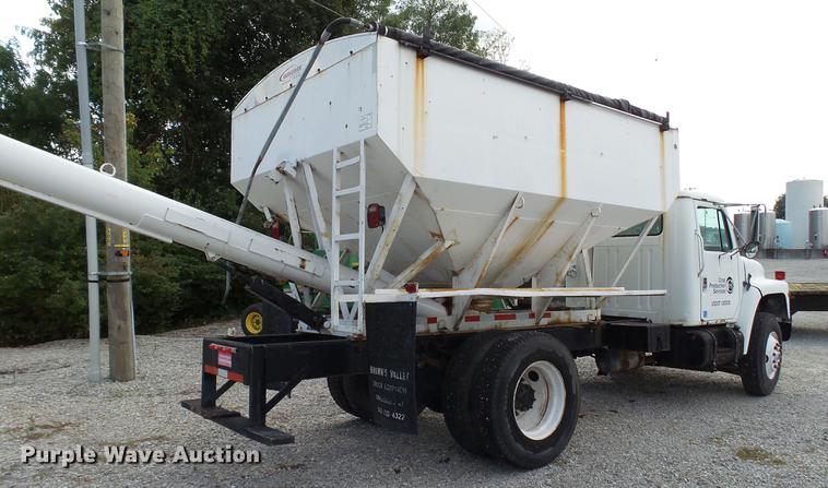 image for item DC2568 1987 International 1955 seed tender truck