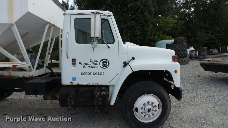 image for item DC2568 1987 International 1955 seed tender truck