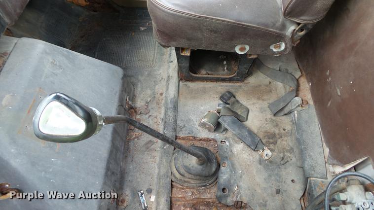 image for item DC2568 1987 International 1955 seed tender truck