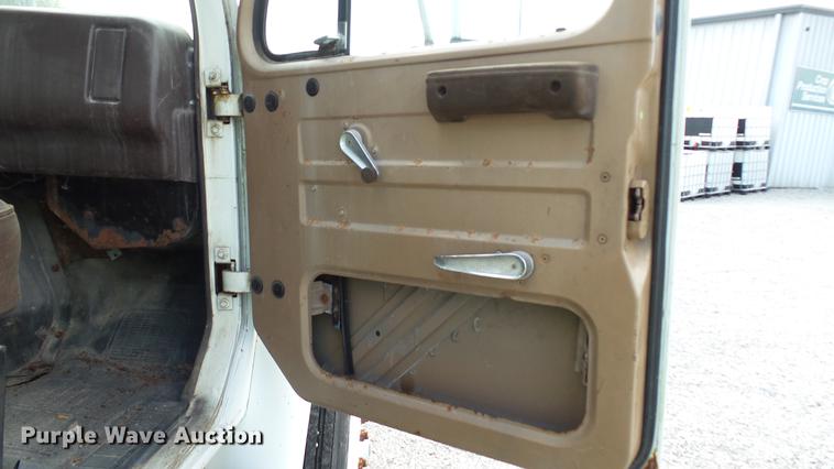 image for item DC2568 1987 International 1955 seed tender truck