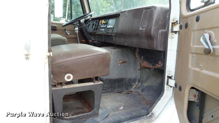 image for item DC2568 1987 International 1955 seed tender truck