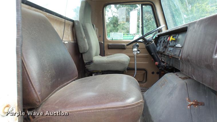 image for item DC2568 1987 International 1955 seed tender truck