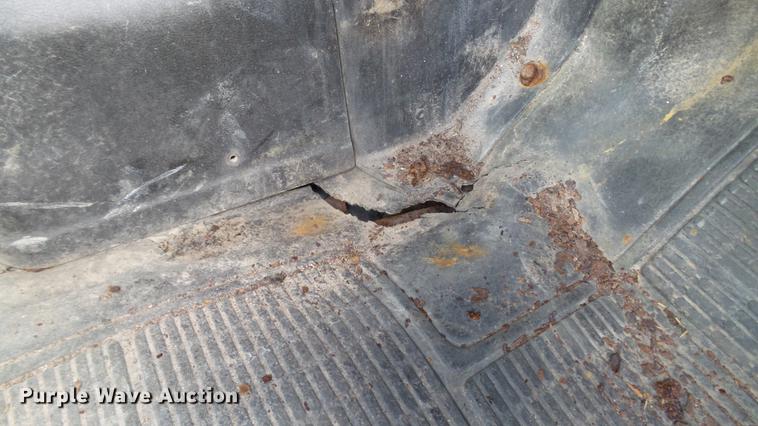 image for item DC2568 1987 International 1955 seed tender truck