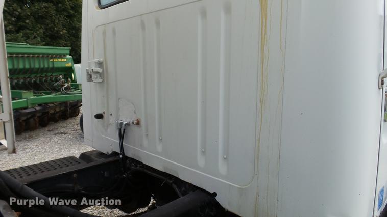 image for item DC2568 1987 International 1955 seed tender truck