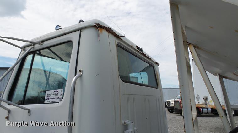 image for item DC2568 1987 International 1955 seed tender truck