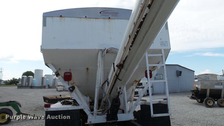 image for item DC2568 1987 International 1955 seed tender truck