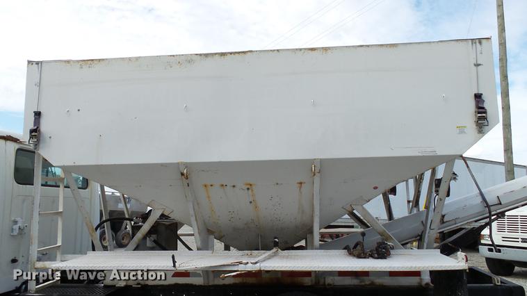 image for item DC2568 1987 International 1955 seed tender truck