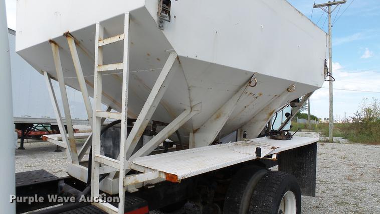 image for item DC2568 1987 International 1955 seed tender truck