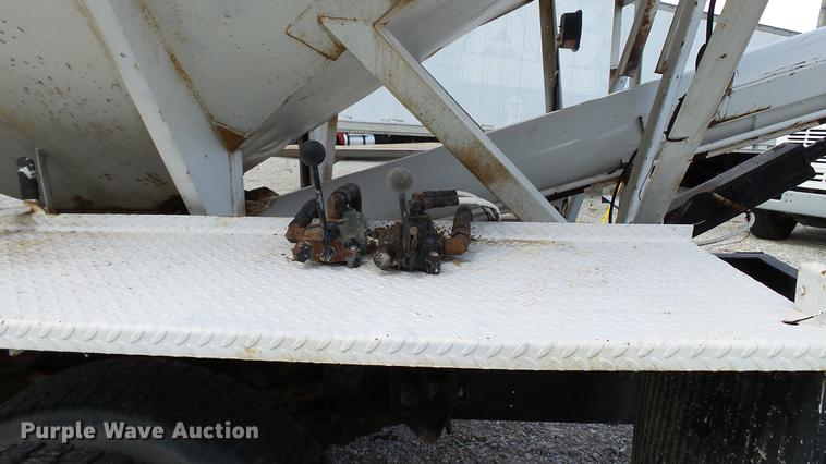 image for item DC2568 1987 International 1955 seed tender truck