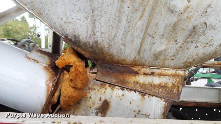 image for item DC2568 1987 International 1955 seed tender truck