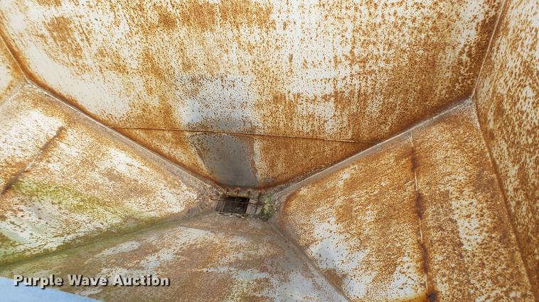 image for item DC2568 1987 International 1955 seed tender truck