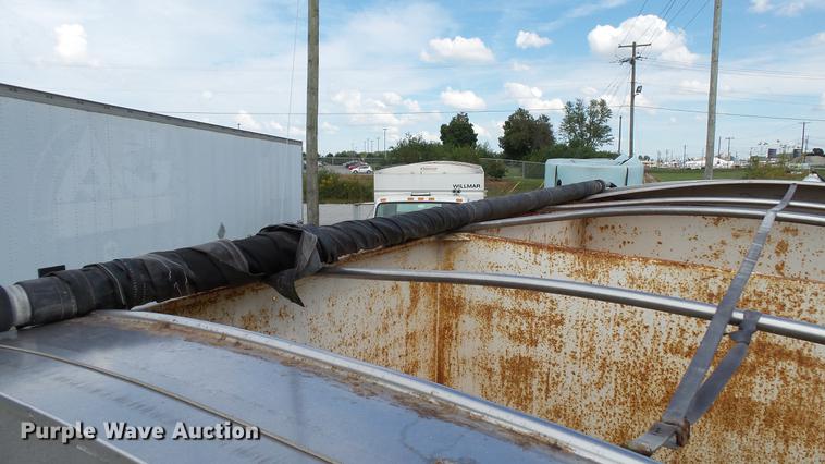 image for item DC2568 1987 International 1955 seed tender truck