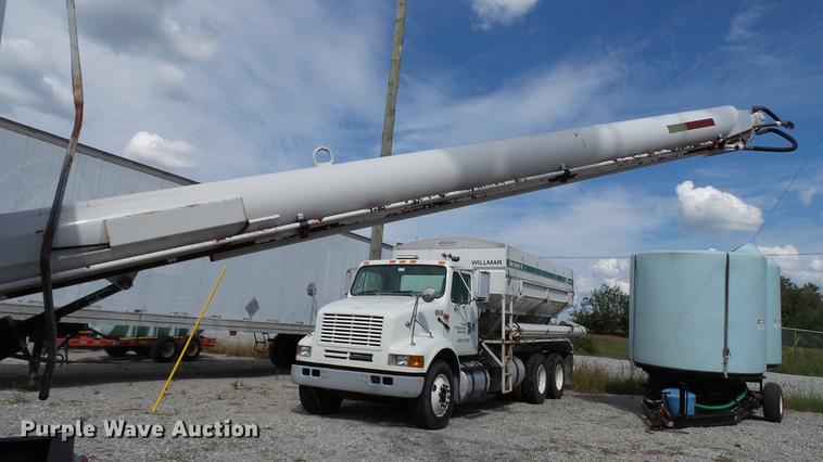 image for item DC2568 1987 International 1955 seed tender truck