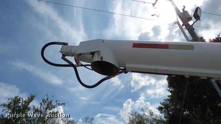 image for item DC2568 1987 International 1955 seed tender truck