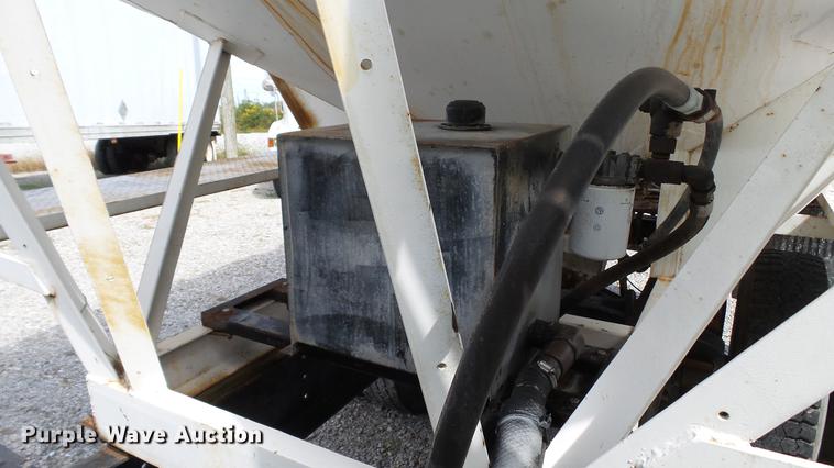 image for item DC2568 1987 International 1955 seed tender truck